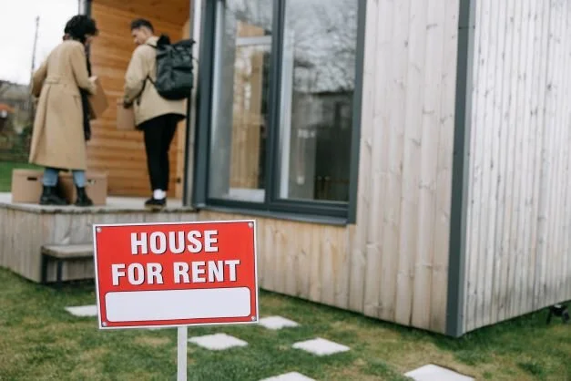 pros and cons of renting a home