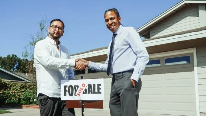 sell with a real estate agent
